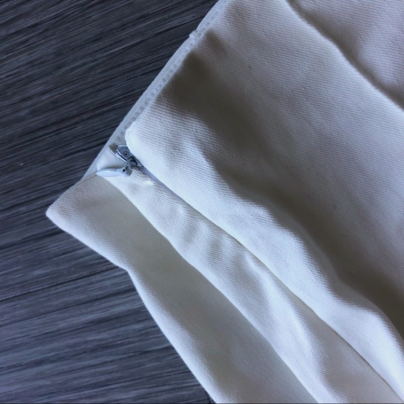 🆓 WHITE ZIP-UP PANTS - Picture 3 of 5